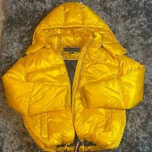 Large yellow /gold Tommy Hilfiger puffer Jacket Never worn